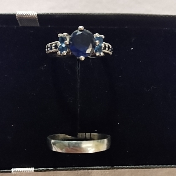 Jewelry - Elegant Blue Gemstone Silver Ring And Silver tone Band